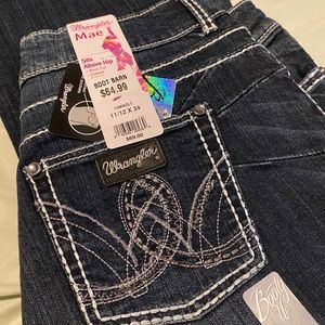 NWT-Wrangler MAE jeans